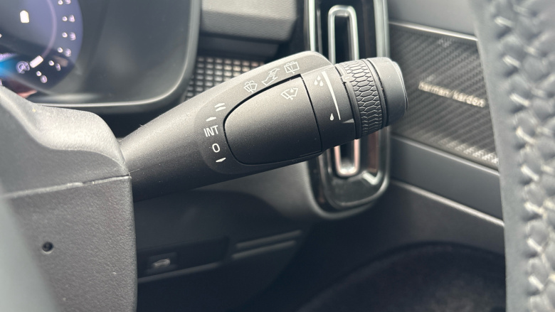 Volvo XC40 2.0 B4P Ultimate Dark 5dr Auto Petrol Estate